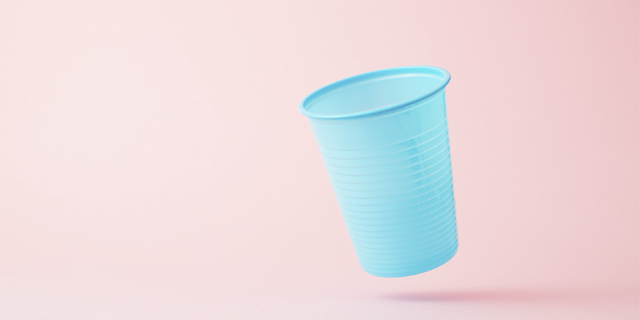 copo descartável de plástico