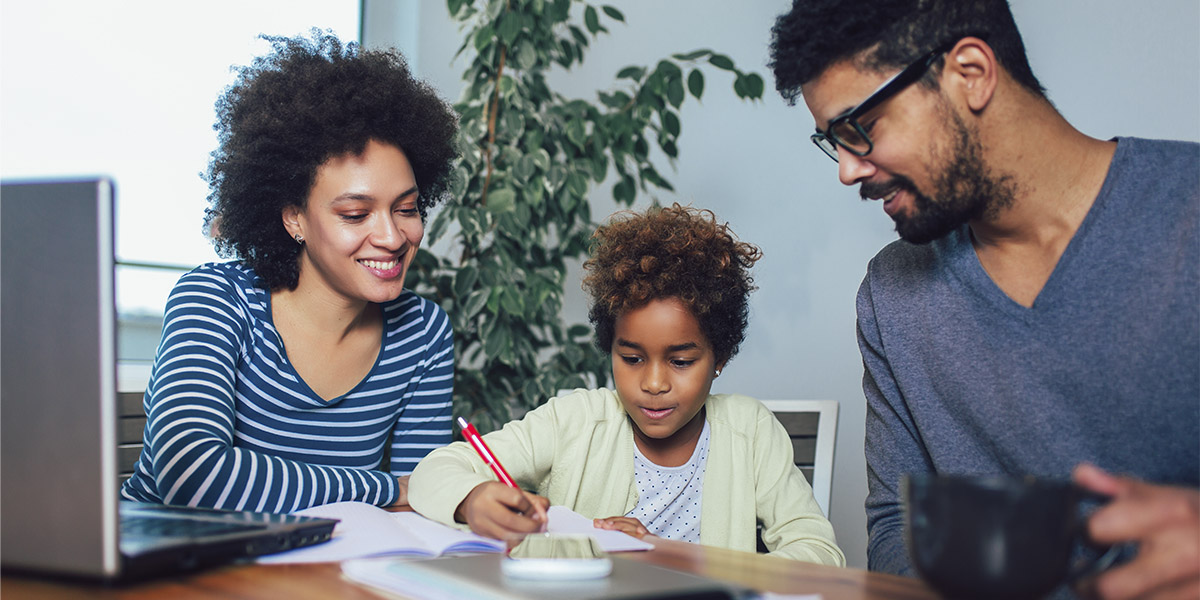 4 maneiras de como os pais podem ajudar na alfabetização dos filhos